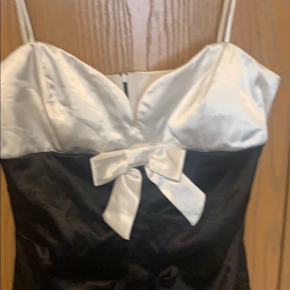 Black/white bow satin dress - Picture 2 of 7